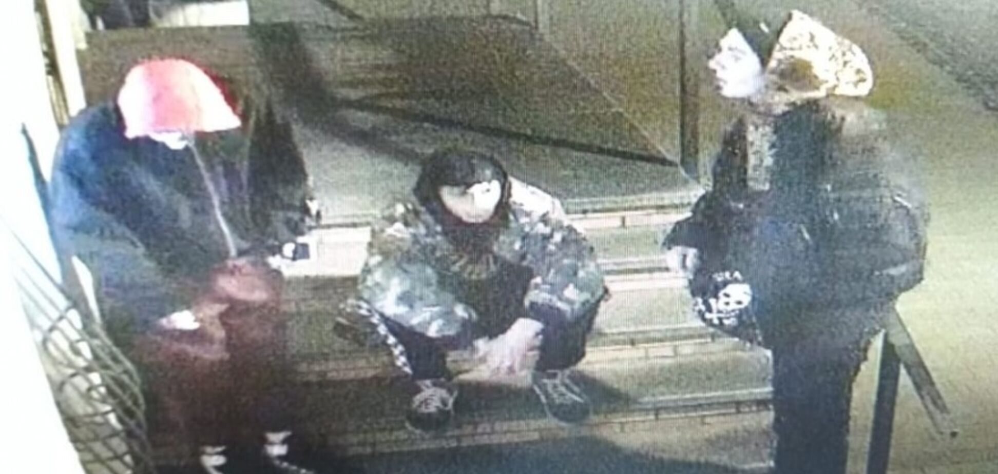 Погром на Алеї художників: Кличко показав вандалів та звернувся до поліції. Фото та відео
