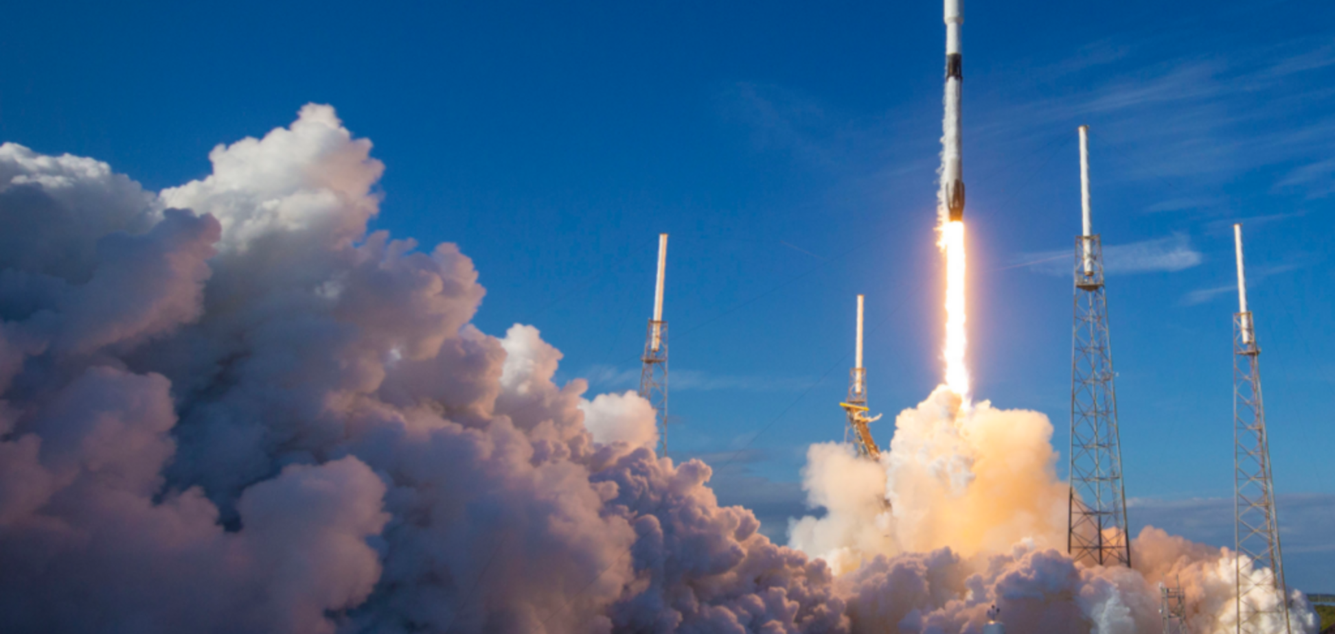 SpaceX запустила новую ракету Falcon 9 с 60 спутниками: удивительные фото и видео