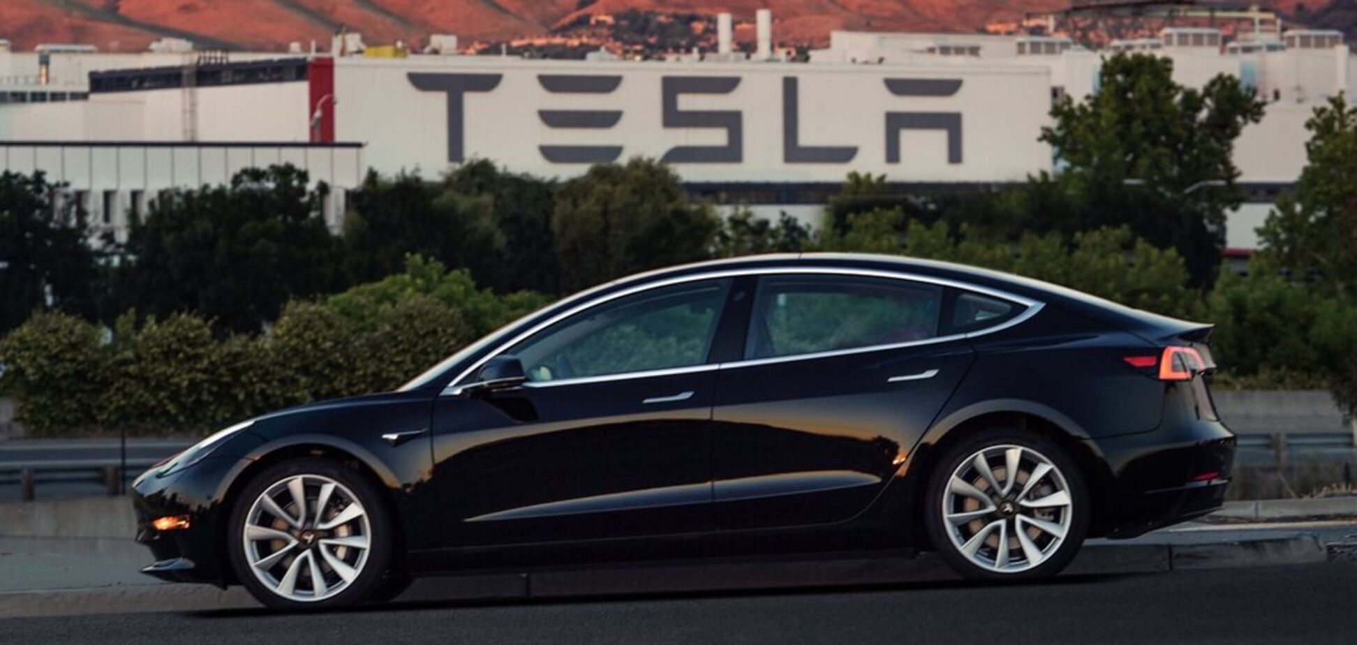 Tesla поставила рекорд по продажам авто и обогатилась