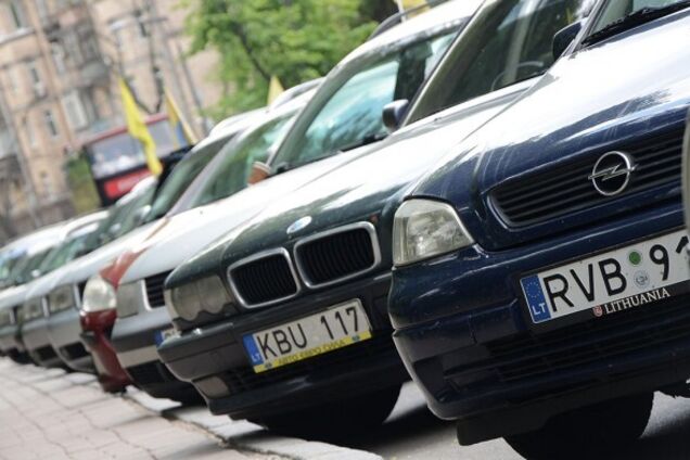 Растаможка авто в Украине стала дешевле и проще: что произошло