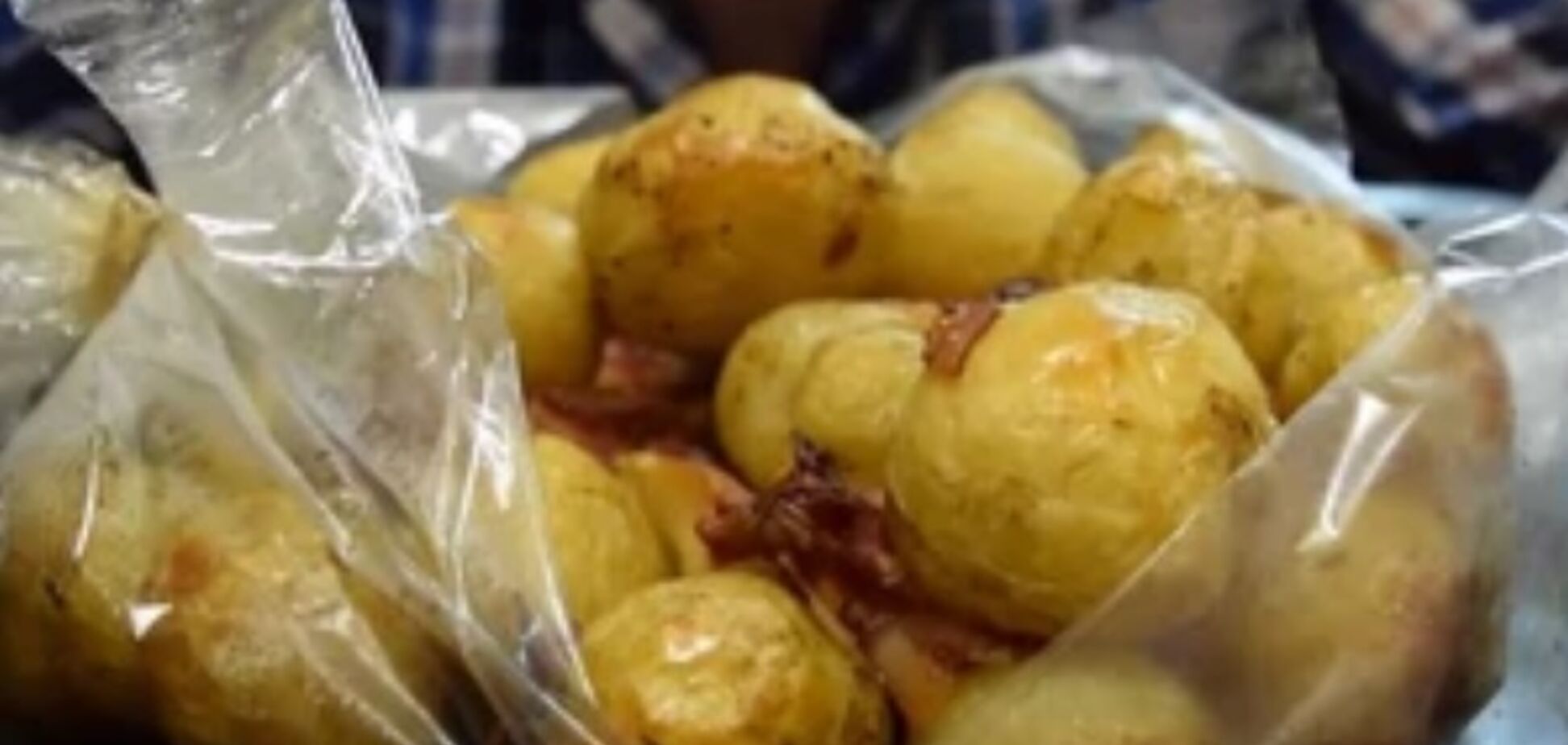 Рецепт невероятно вкусной картошки с салом в рукаве