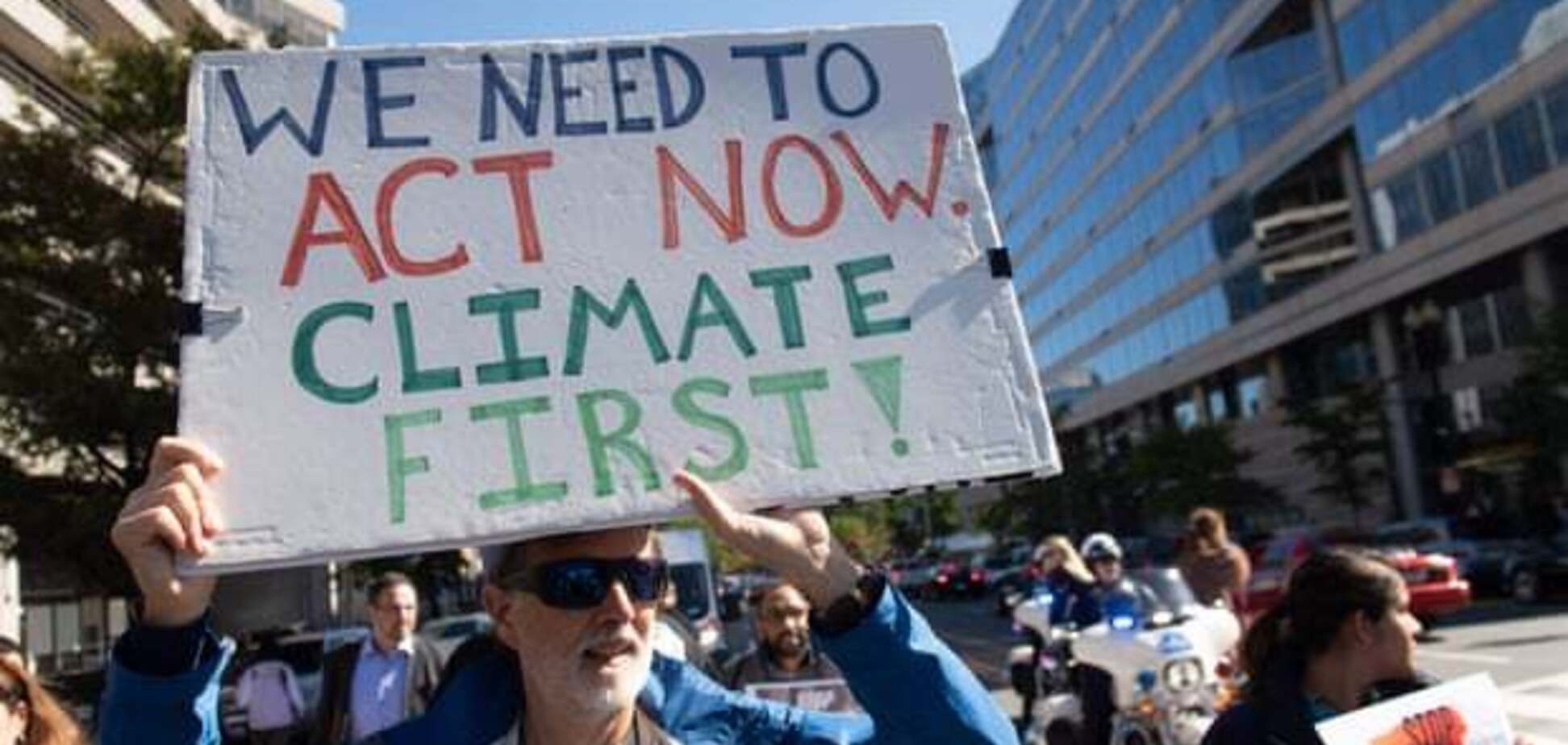 Грязные деньги? В США начали отказываться от рекламы ископаемого топлива