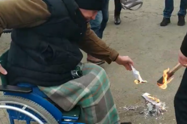 На Житомирщине люди демонстративно сожгли платежки за газ и выдвинули ультиматум