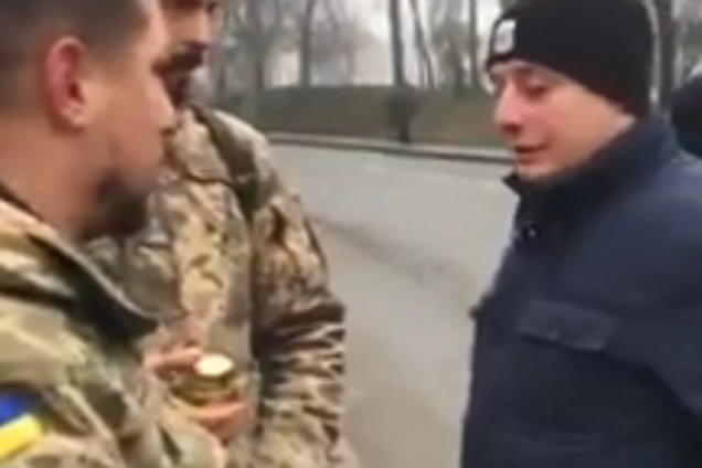 Охоронці Зеленського не пускали воїнів до пам'ятника