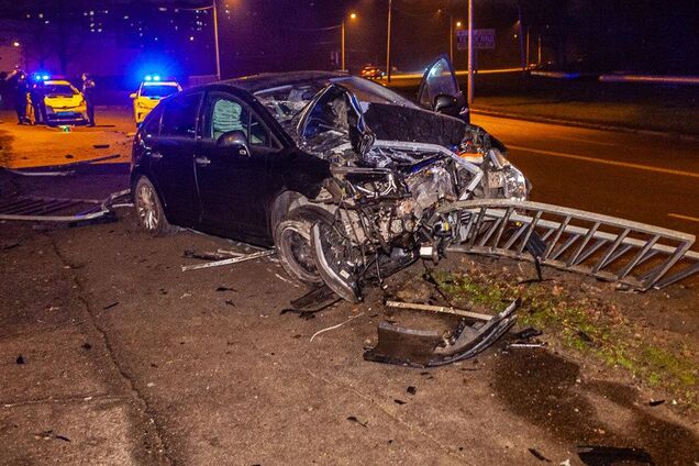 ДТП на Космической: водитель снес ограждение и сбежал
