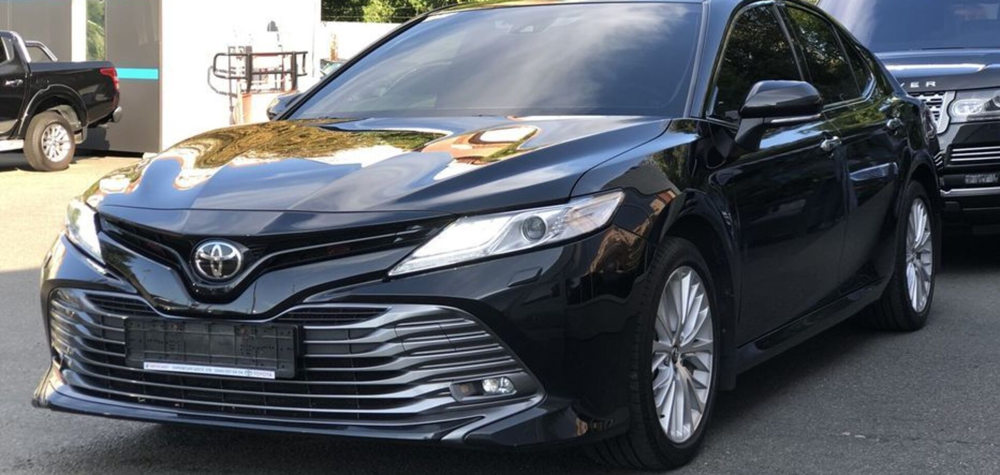 Держгеокадарстр придбав елітну Toyota Camry