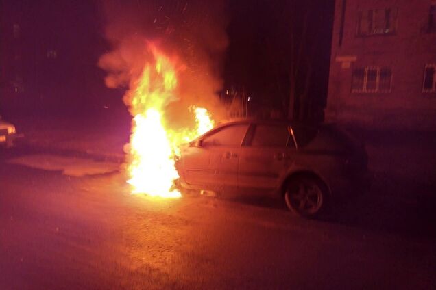 В Черкассах сожгли автомобиль депутата от фейковой 'Слуги народа'. Фото