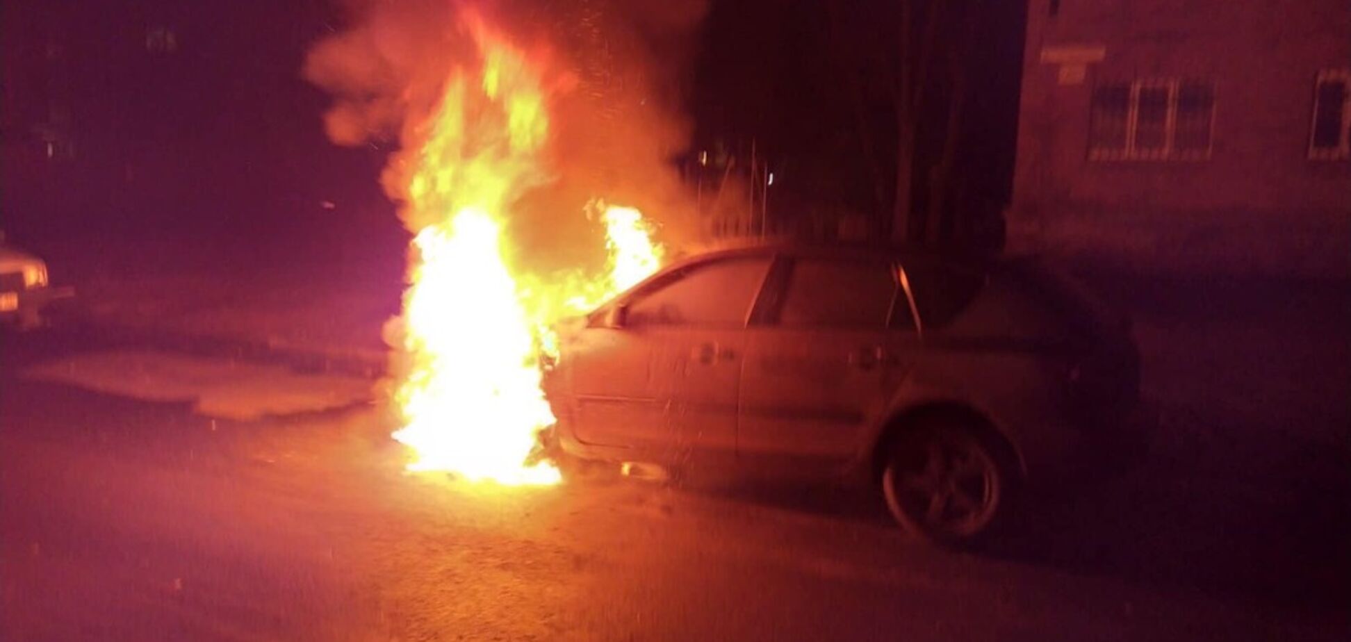 У Черкасах спалили автомобіль депутата від фейкової 'Слуги Народу'. Фото