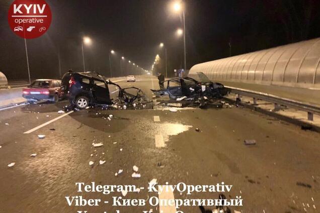 Авто разорвало: на трассе под Киевом произошло жуткое ДТП