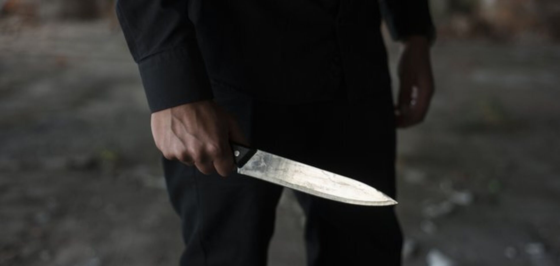 Погрожував ножем і поранив поліцейського: в Кривому Розі чоловік влаштував дебош в нічному клубі