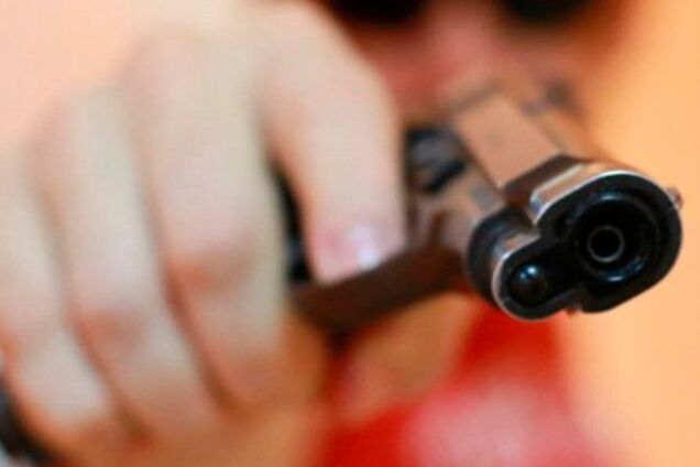 В Кривом Роге мужчина устроил стрельбу в магазине: пострадала продавщица