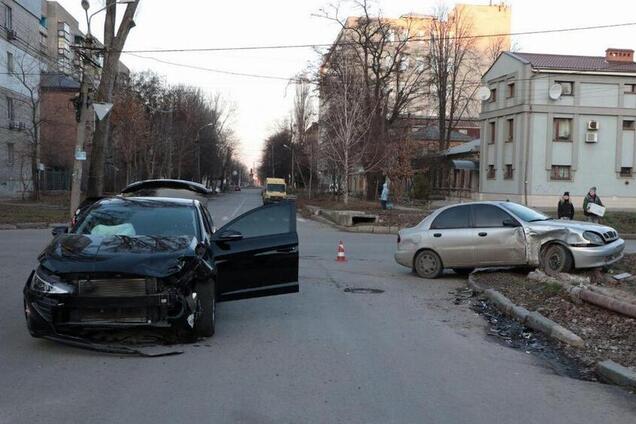 В Днепре на перекрёстке не разминулись два автомобиля: фото жуткого ДТП