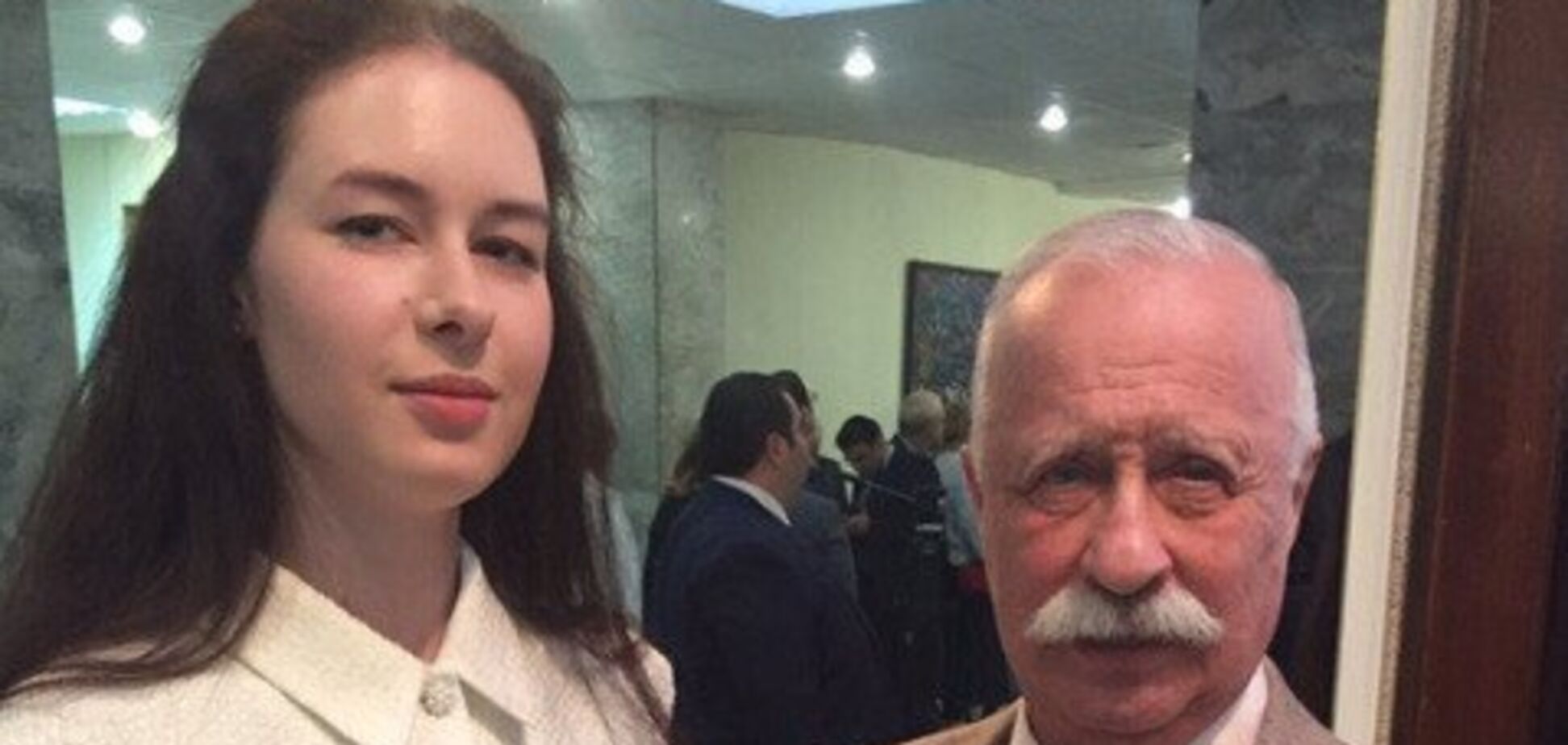 Дочь Якубовича снялась голой в ванной: фото