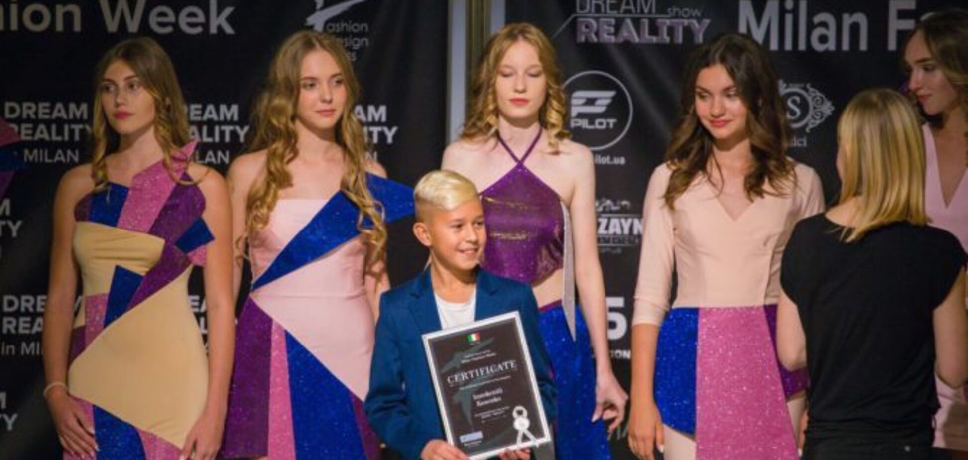 Підліток з Дніпра підкорює світ жіночої моди: що про нього відомо