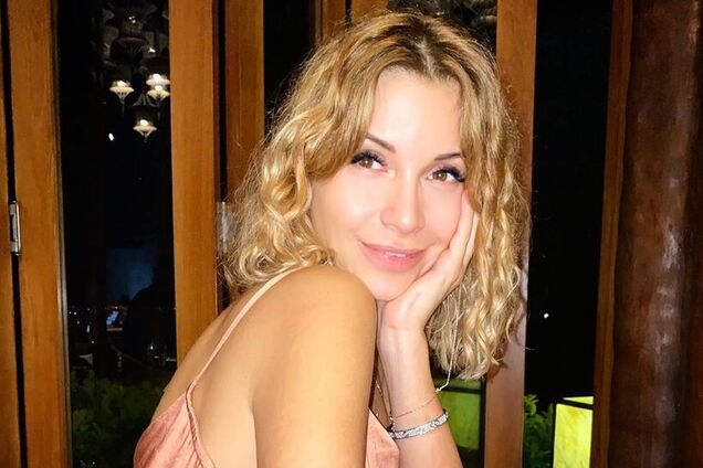 'Бомба!' Ведущая 'Дом-2' сверкнула голой грудью на новом фото