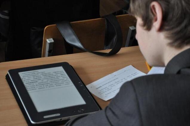 Зробили неможливе: Кабмін Зеленського 'загубив' електронні підручники