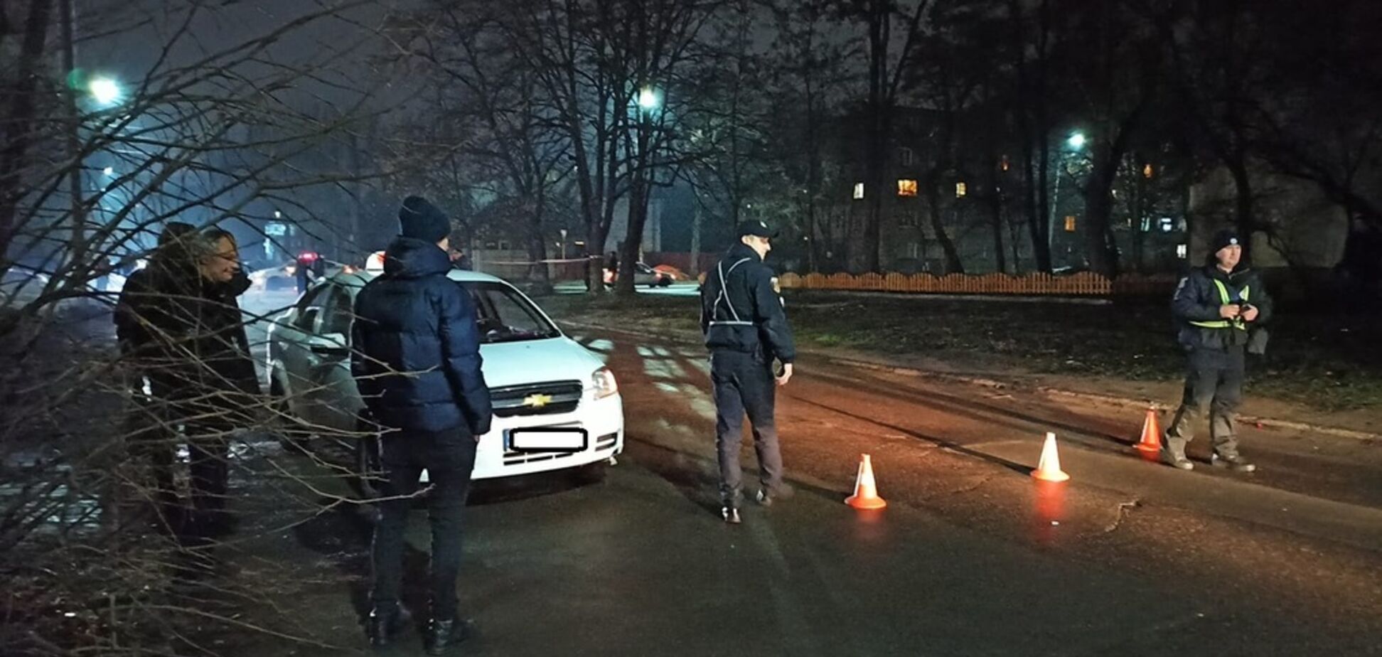 У Черкасах таксі на перехресті знесло дідуся з онуками: усі троє в лікарні. Фото