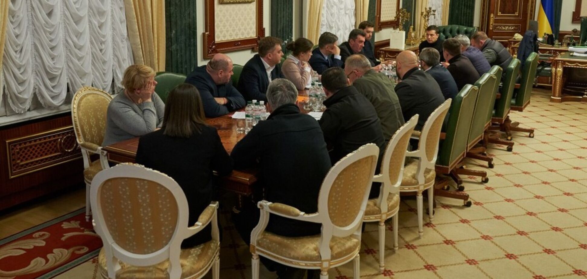 Зеленский собрал срочное ночное совещание из-за рухнувшего самолета МАУ