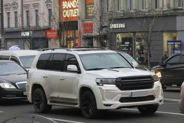 В Україні зробили дуже крутий Toyota LC 200: автомобіль вже на дорогах