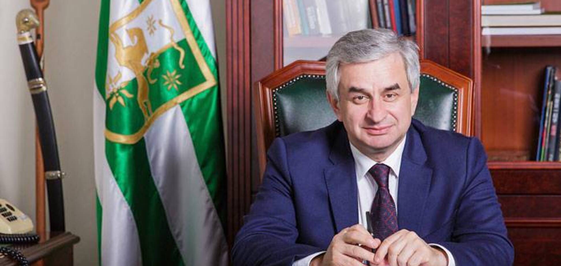 Протести в Абхазії: 'парламент' проголосував за відставку 'президента'