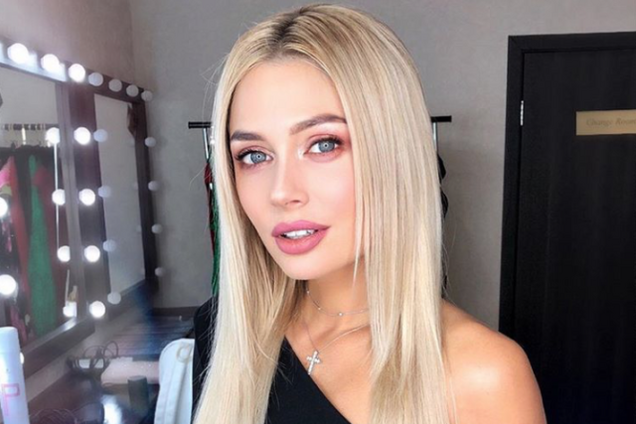 Звезда сериала 'Универ' и подруга Самбурской 'ох**нела' от красоты своих ног: фото