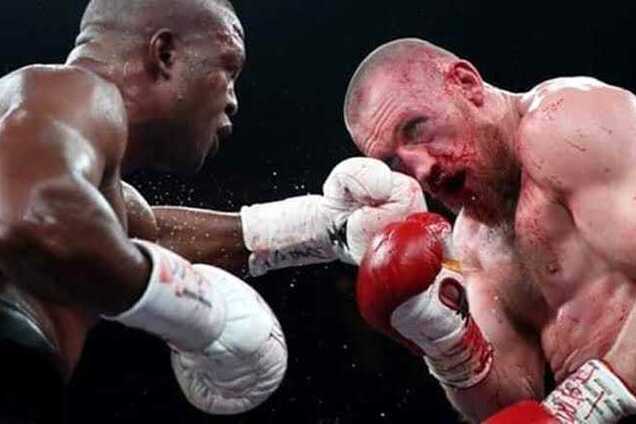 Боксер піднявся після нокдауну і в кривавому бою виграв чемпіонський пояс Усика