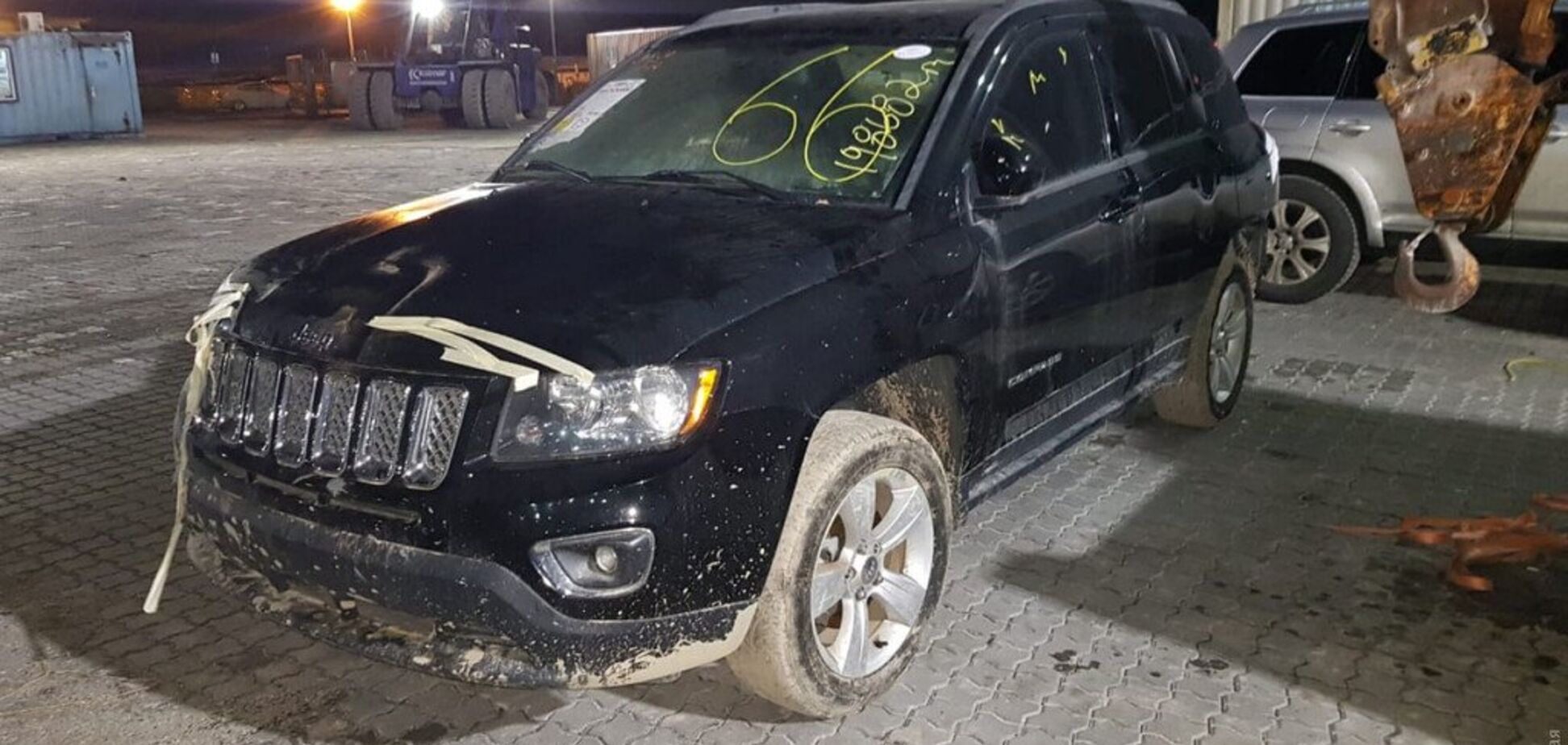Одесские таможенники выявили два авто из США с боеприпасами