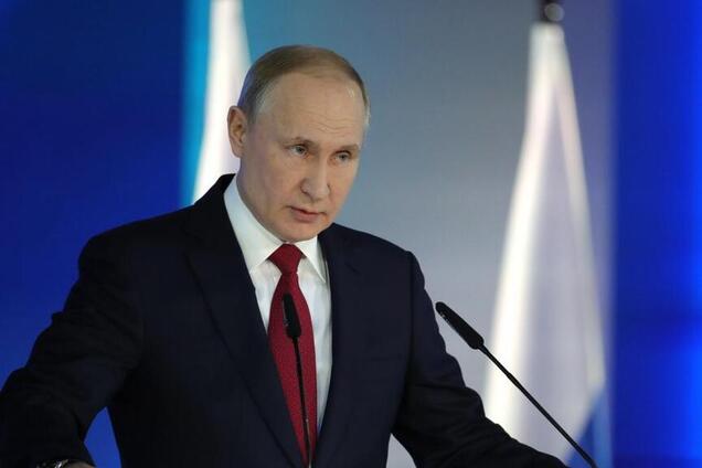 Путин снова заговорил о защите русского языка за границей