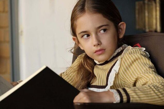 Пришла на красную дорожку с бутербродом: как выглядит самая младшая участница 'Оскар-2020'