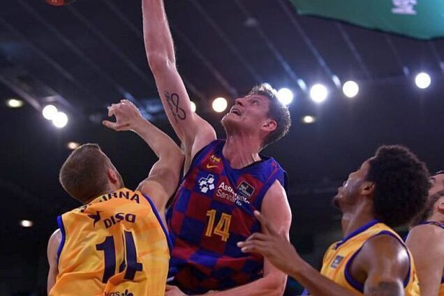 Лидер сборной Украины по баскетболу сделал яркий данк за 'Барселону'