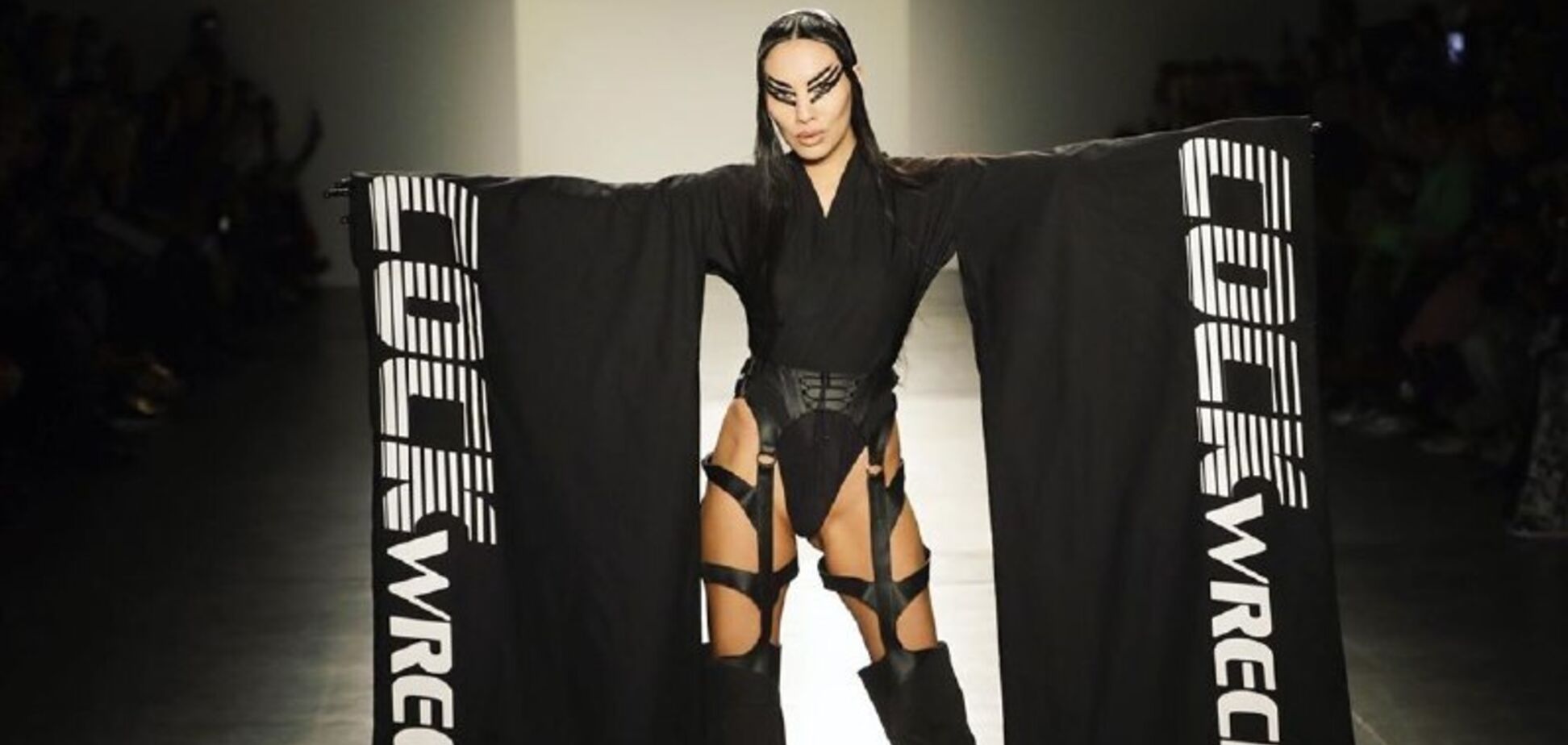 Порнозвезды вышли на подиум на неделе моды в Нью-Йорке: фото