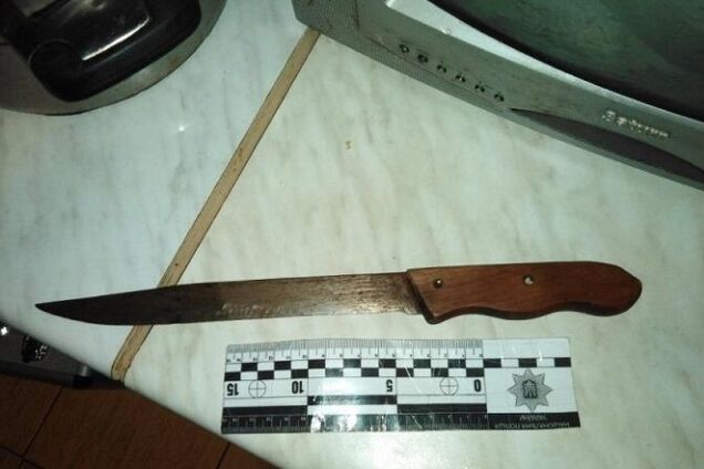 Ножем у живіт: на Одещині пенсіонер влаштував криваву сварку з онуком