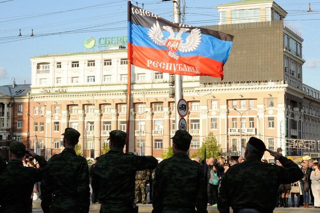 "Шостий рік без біндер": розруху в Донецьку показали на красномовних фото
