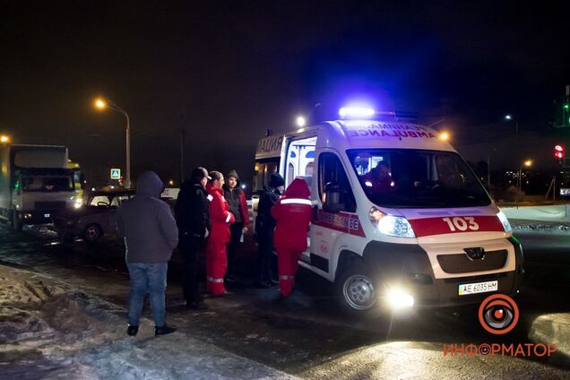 Грузовик проехал на 'красный': в Днепре произошло жуткое ДТП на перекрестке. Фото и Видео