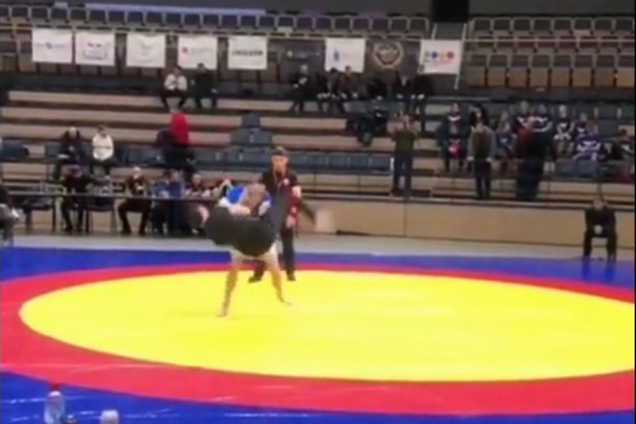 Дагестанский боец сломал шею на соревнованиях в России – опубликовано видео