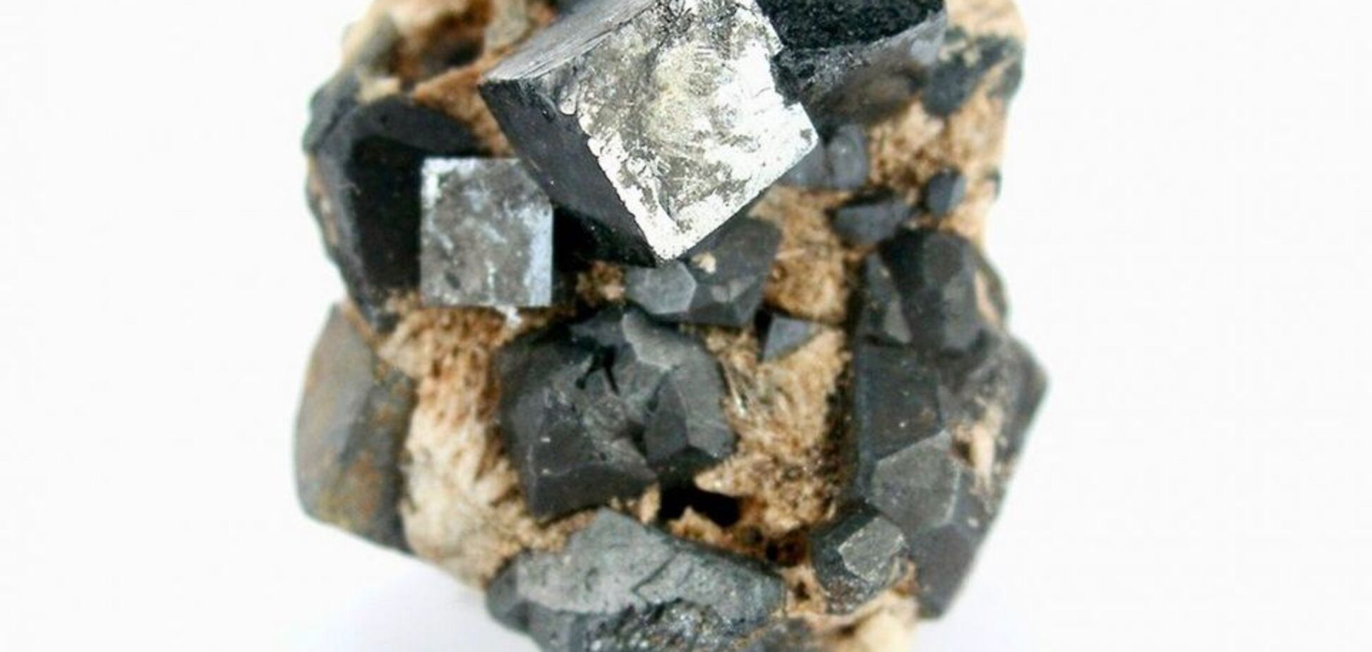 'Солнечные панели будут печатать, как газеты': ученые предсказали прорыв для нового материала