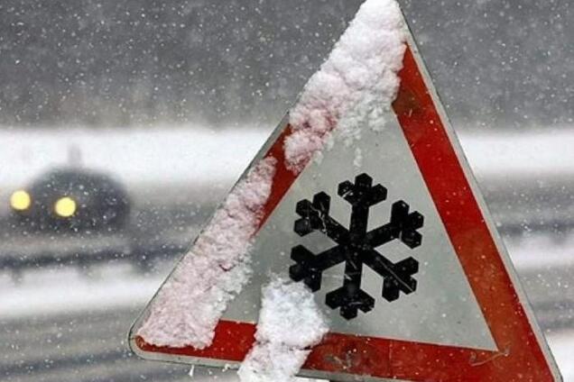Мокрий сніг та хуртовина: в Дніпрі і області оголосили штормове попередження