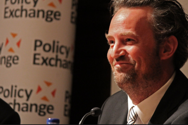 Звезда 'Друзей' рассмешил Барака Обаму 'д*рьмом изо рта'