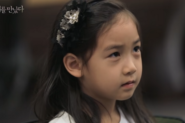 Умерла от лейкемии в 7 лет: в Южной Корее женщина "встретилась" с погибшей дочерью. Нашумевшее видео