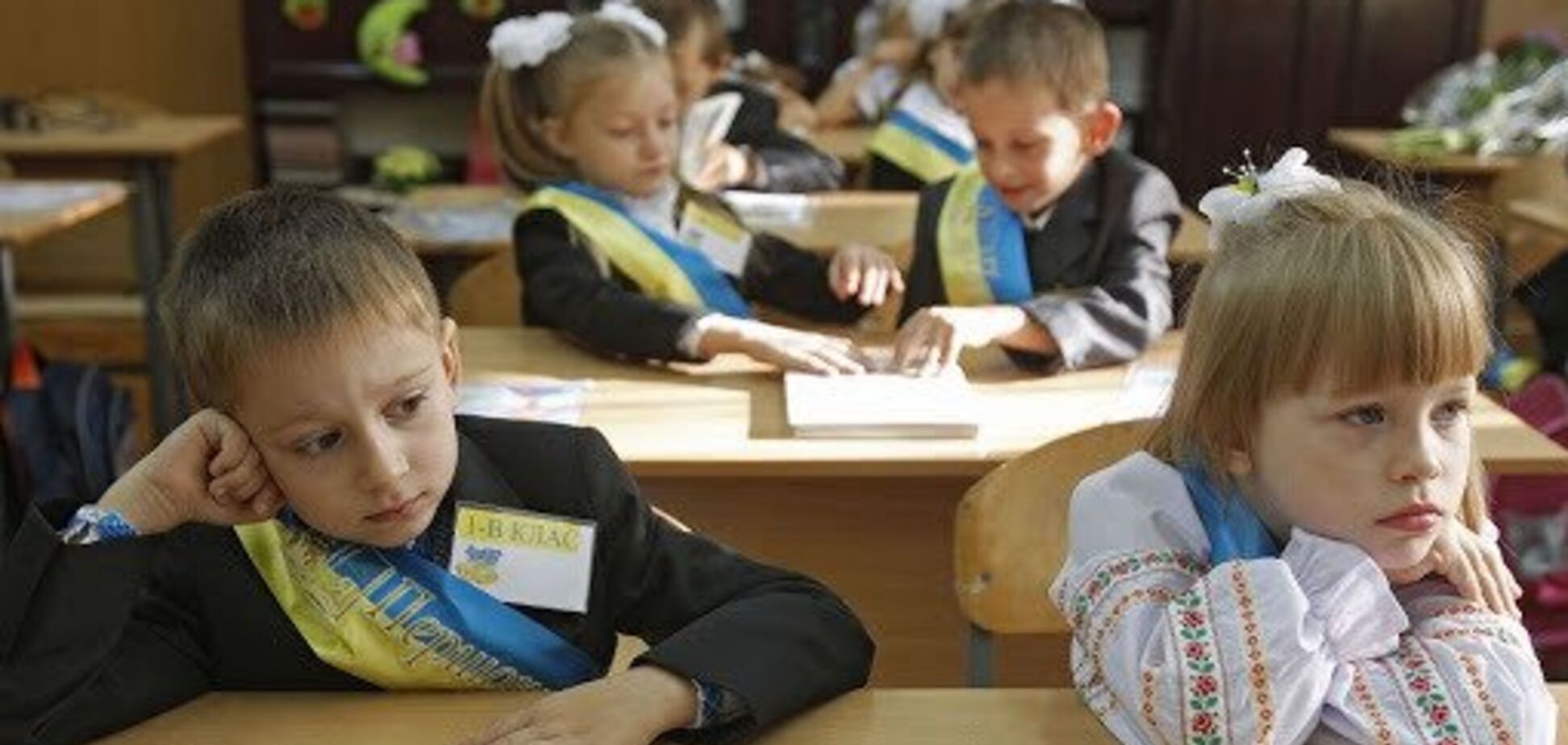 Украинские школьники могут остаться без учебников: названа причина