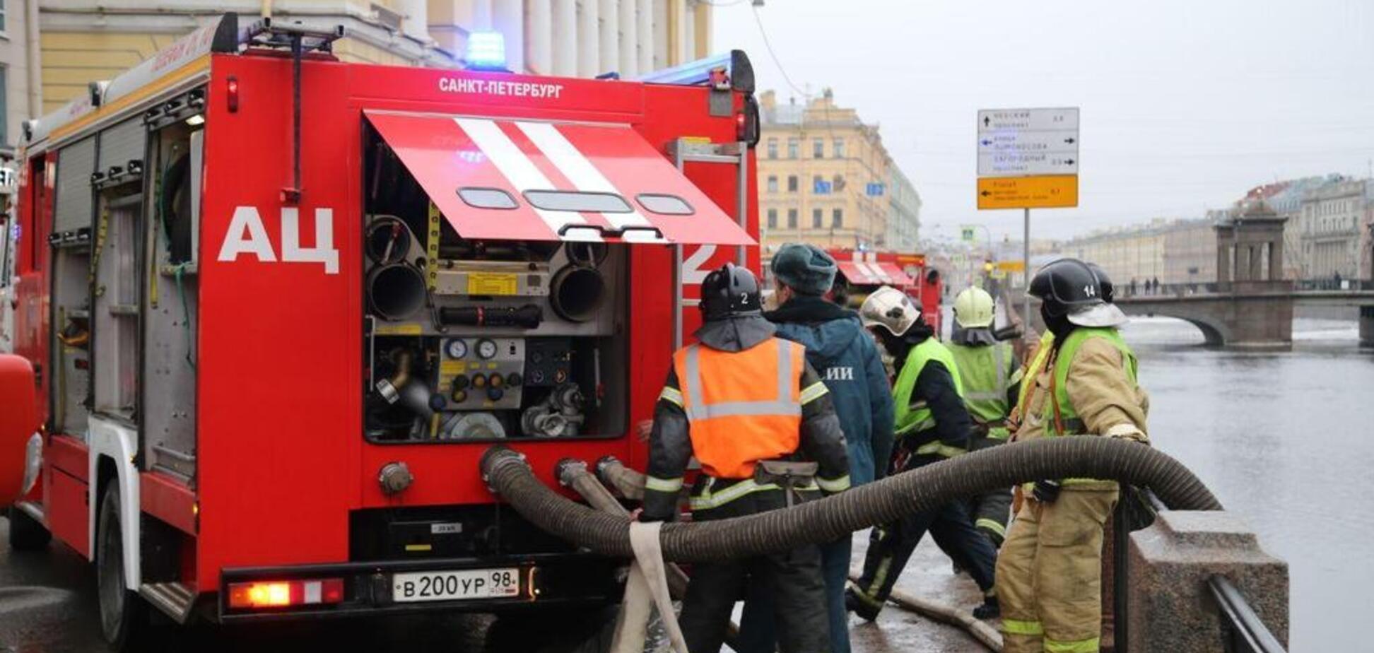 'Люди из окон кричат о помощи': в России загорелся бизнес-центр. Фото и видео