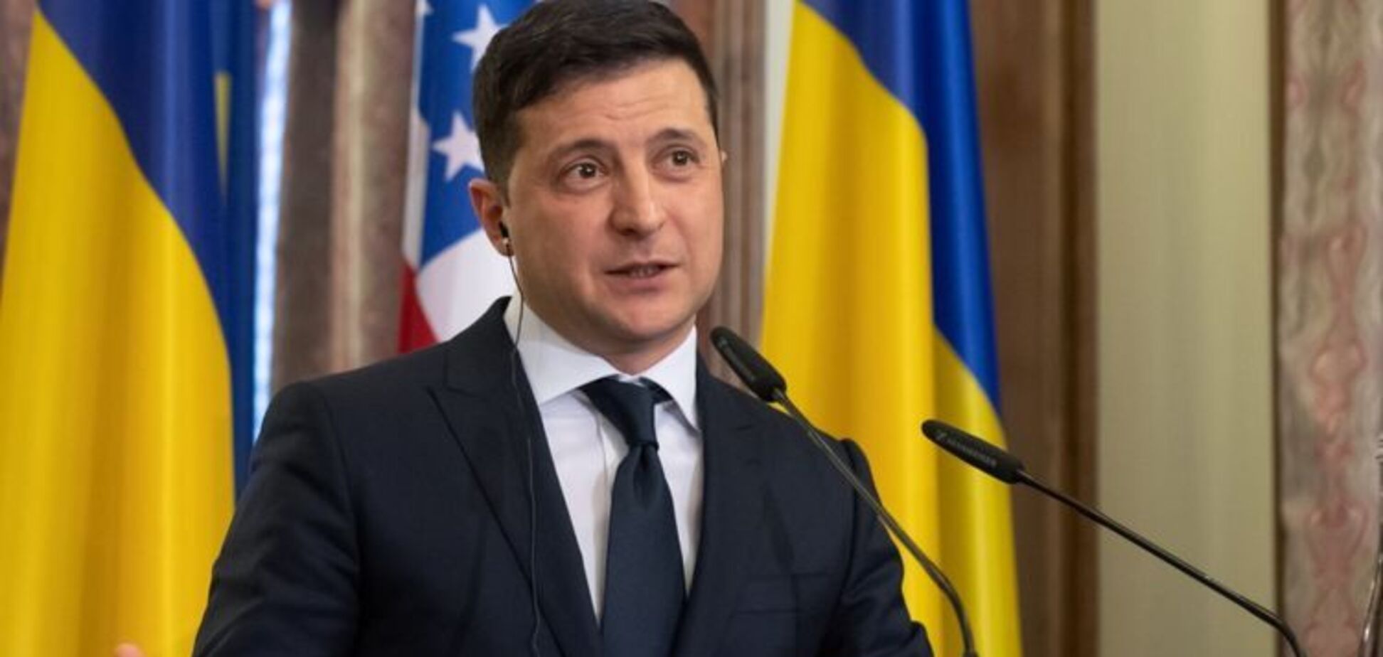 Рейтинг доверия Зеленского впервые упал ниже 50%