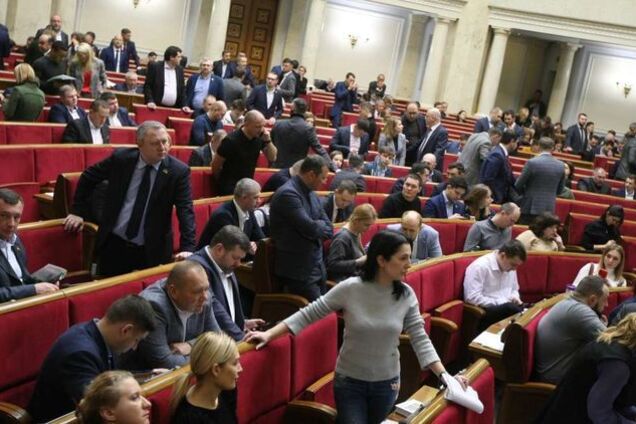 Рейтинг 'Слуги народа' впервые после выборов упал ниже 40%