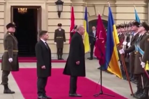 'Слава Украине!' Эрдоган ярко обратился к почетному караулу в Киеве. Видео