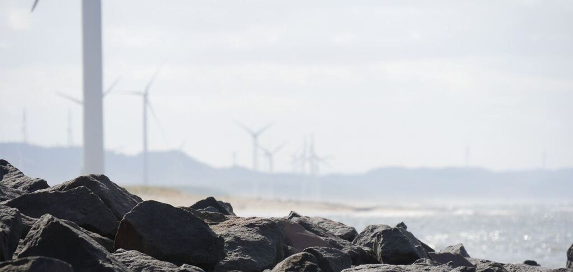 'Даже без ветра': в Европе начали использовать уникальные ветрогенераторы нового типа