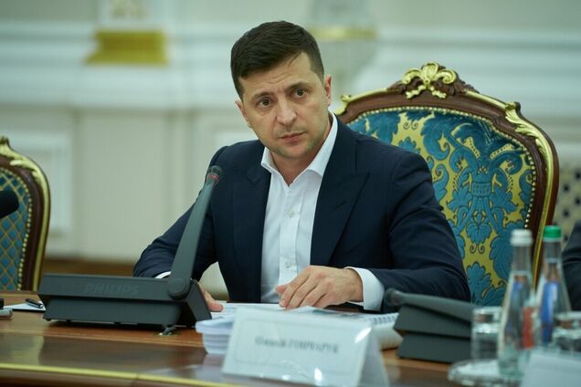 Зеленский и Гончарук договорились снизить зарплаты министрам и премии "Нафтогазу"