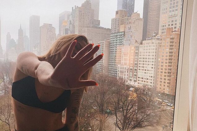 Прийомна дочка Потапа оголилася і не посоромилася показати себе справжню