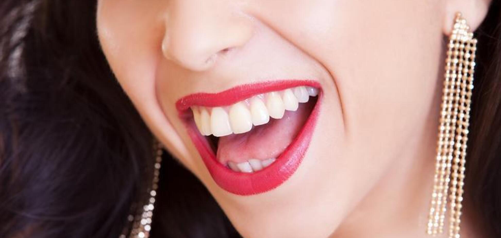 Портят улыбку: назван топ продуктов, которые окрашивают зубы