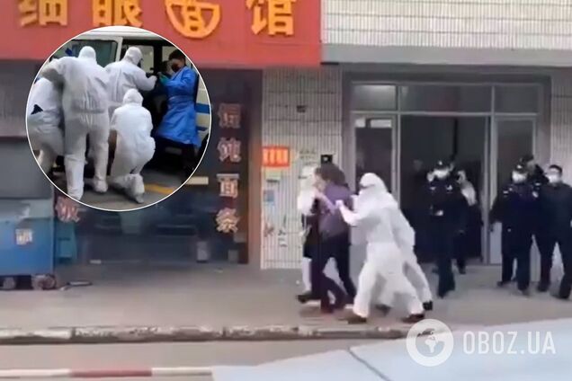 Хапають і вивозять: у Китаї почали ловити на вулицях підозрюваних на коронавірус. Відео