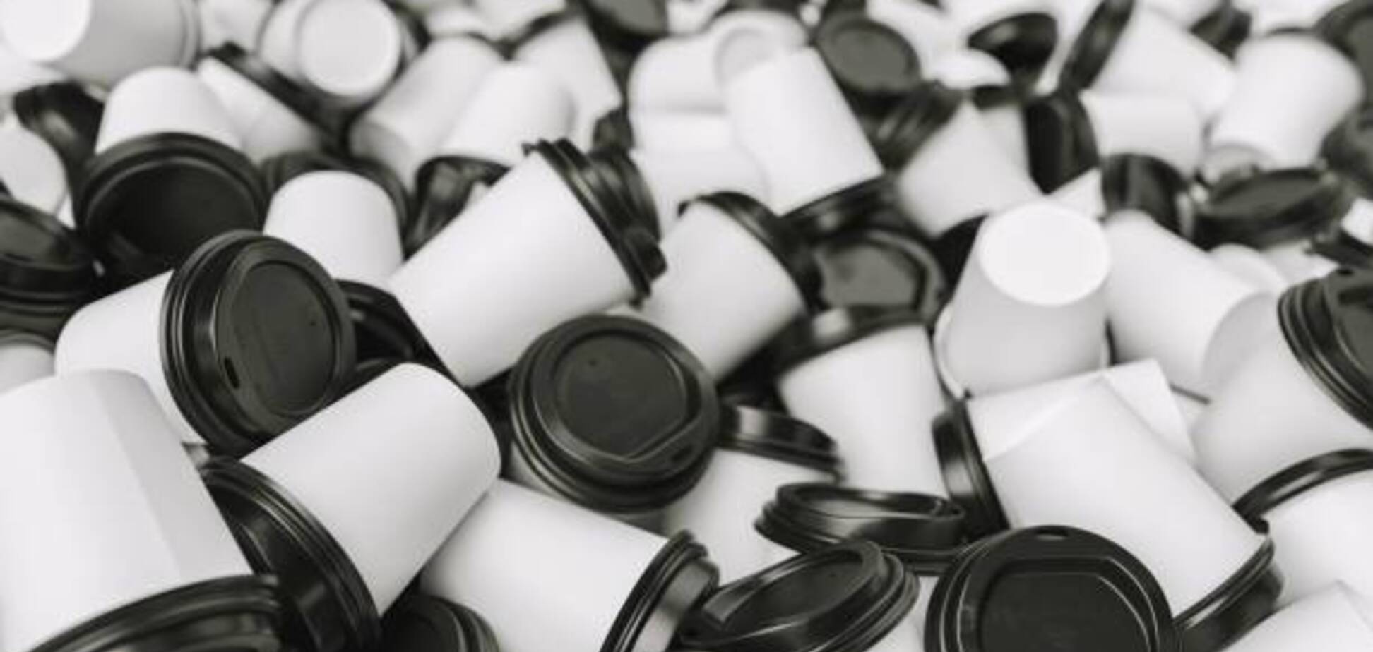 Токсично і небезпечно: названо шкоду від стаканчиків для кави